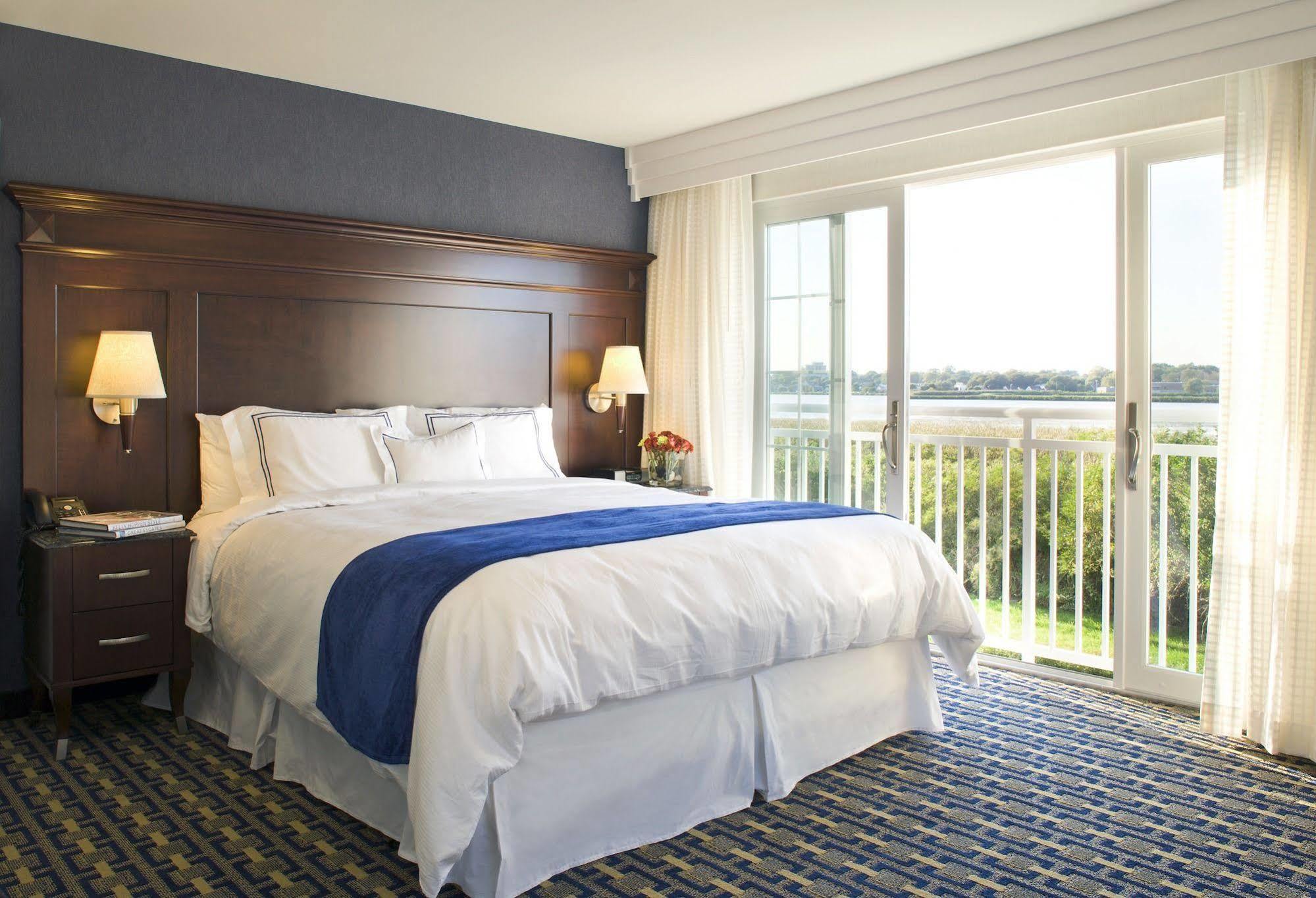 Newport Beach Hotel & Suites Middletown Exterior photo